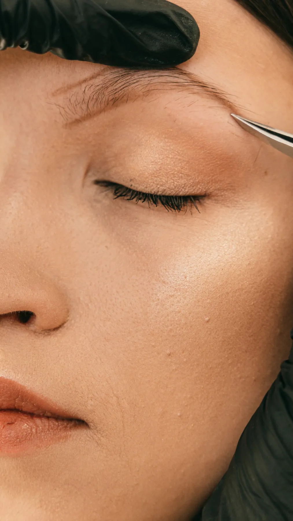 Brow Shape & Tint treatment